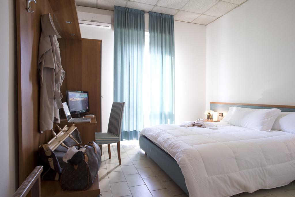 Hotel Capri Μπρέσια Δωμάτιο φωτογραφία