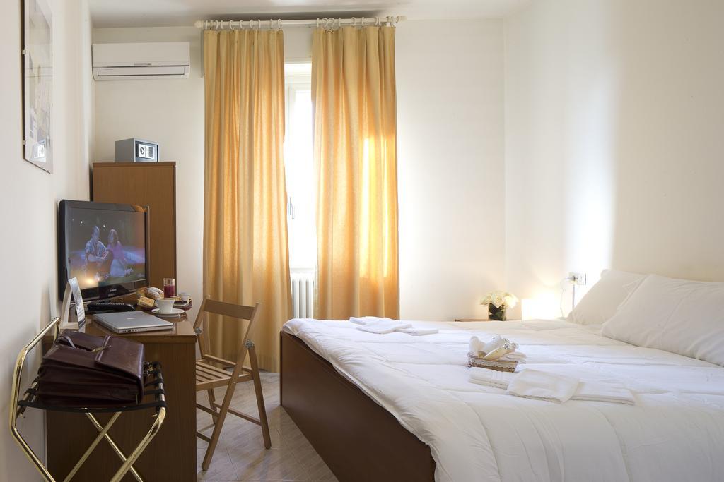 Hotel Capri Μπρέσια Δωμάτιο φωτογραφία